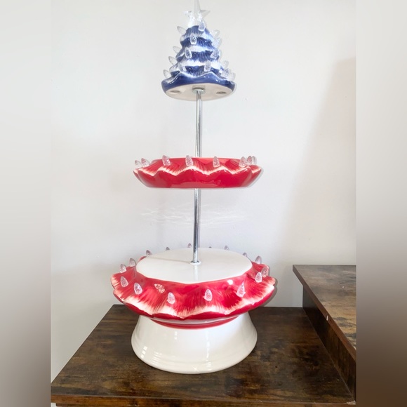 NIB Ms Liberty two-tiered cupcake stand! ❤️🤍💙 - Picture 7 of 7